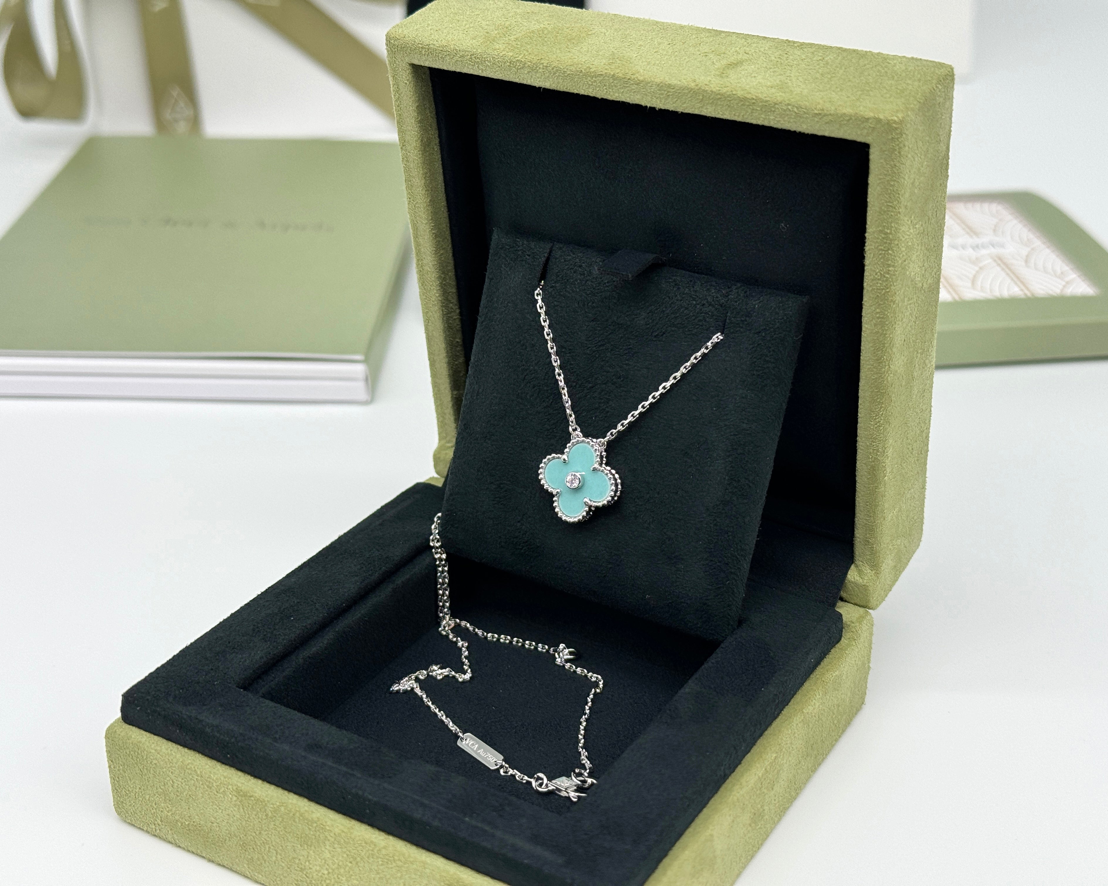 Van Cleef & Arpels Suspension de vacances vintage Alhambra