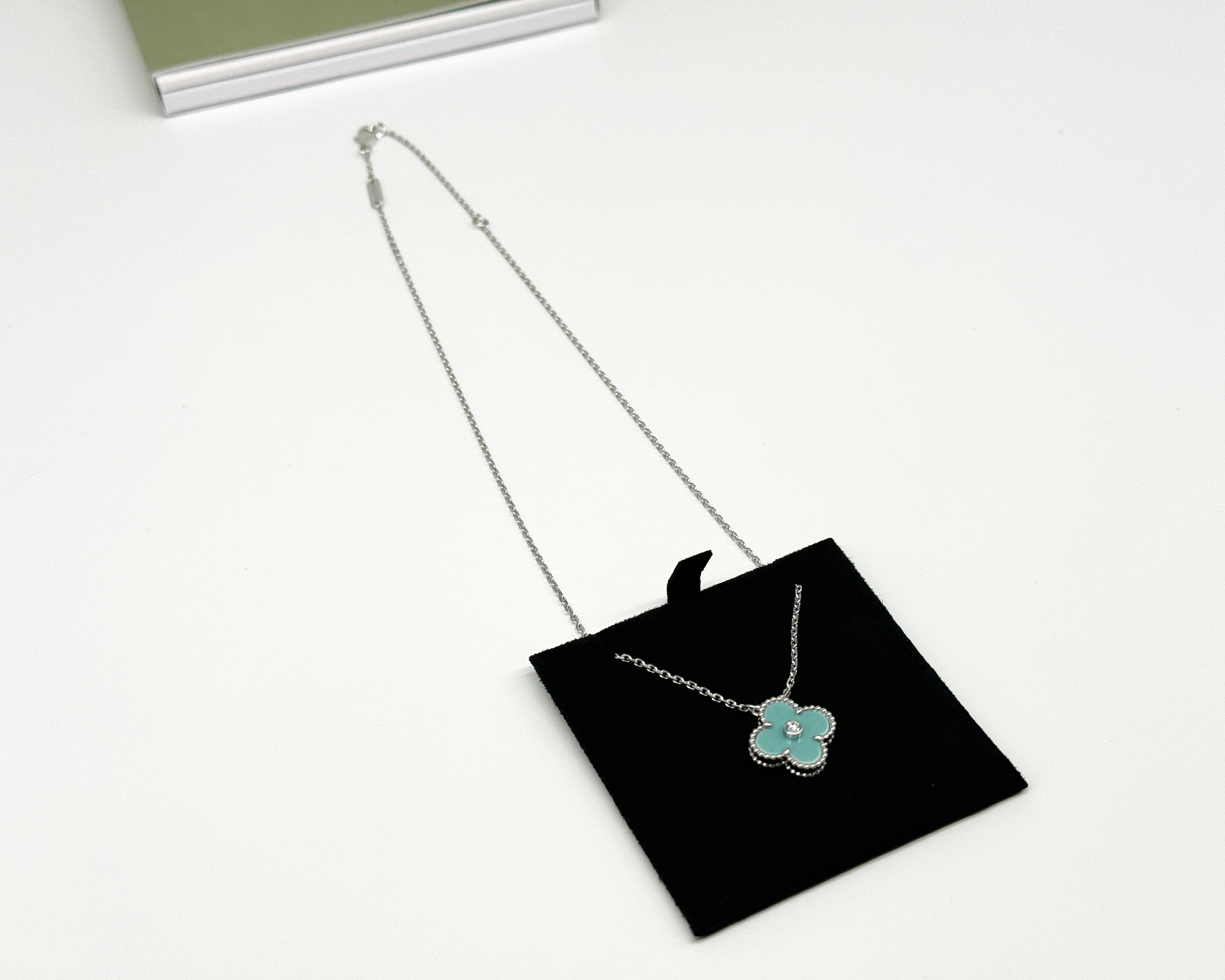 Van Cleef & Arpels Suspension de vacances vintage Alhambra