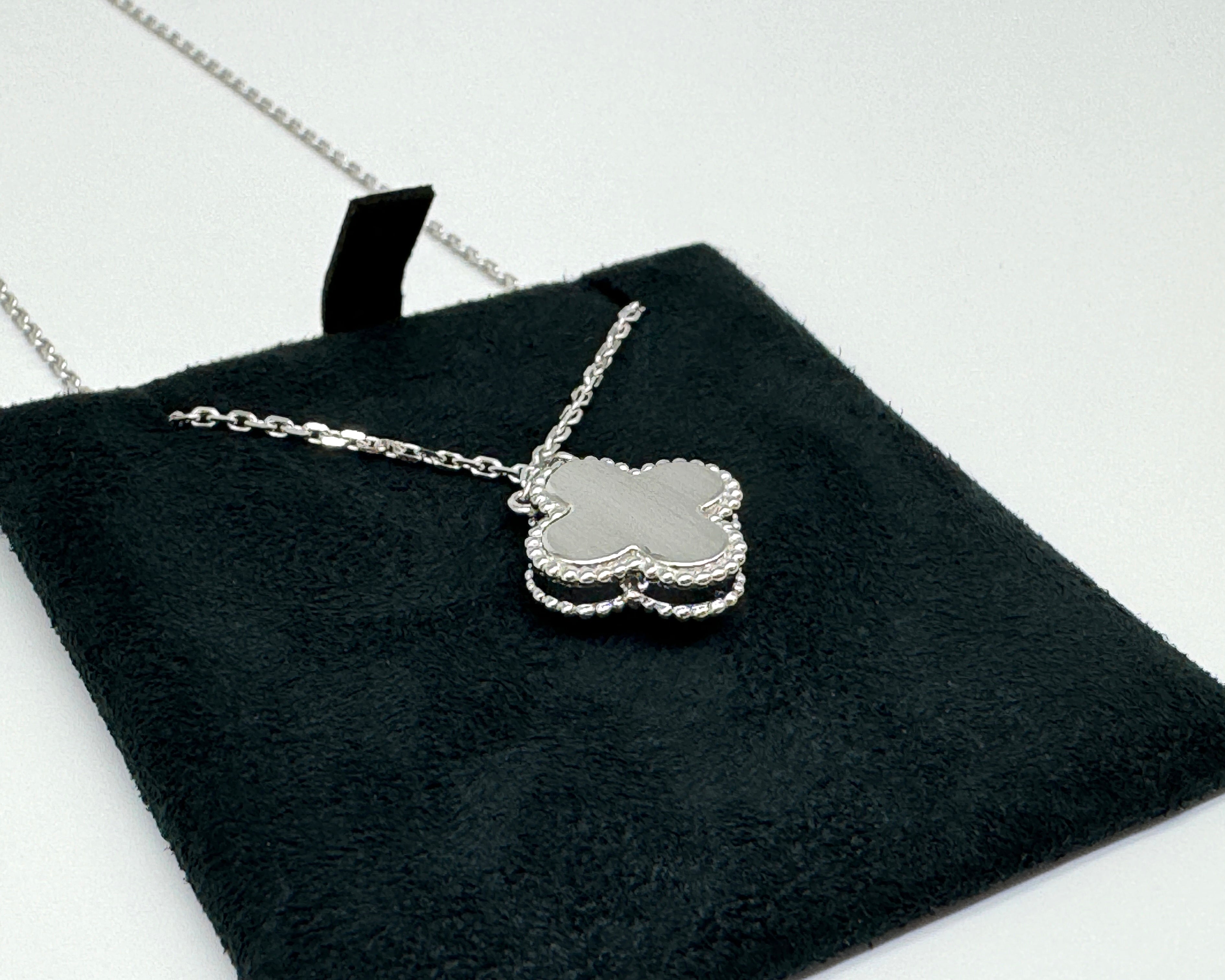 Van Cleef & Arpels Suspension de vacances vintage Alhambra