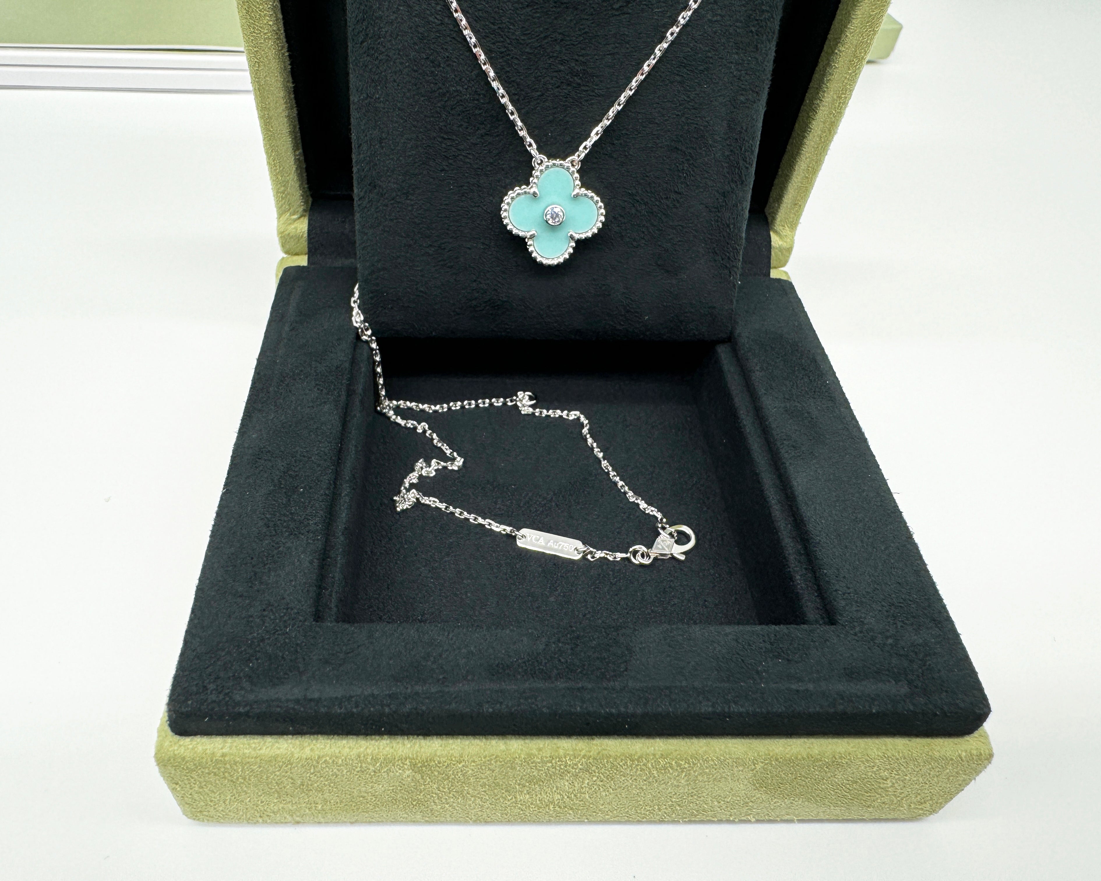 Van Cleef & Arpels Suspension de vacances vintage Alhambra