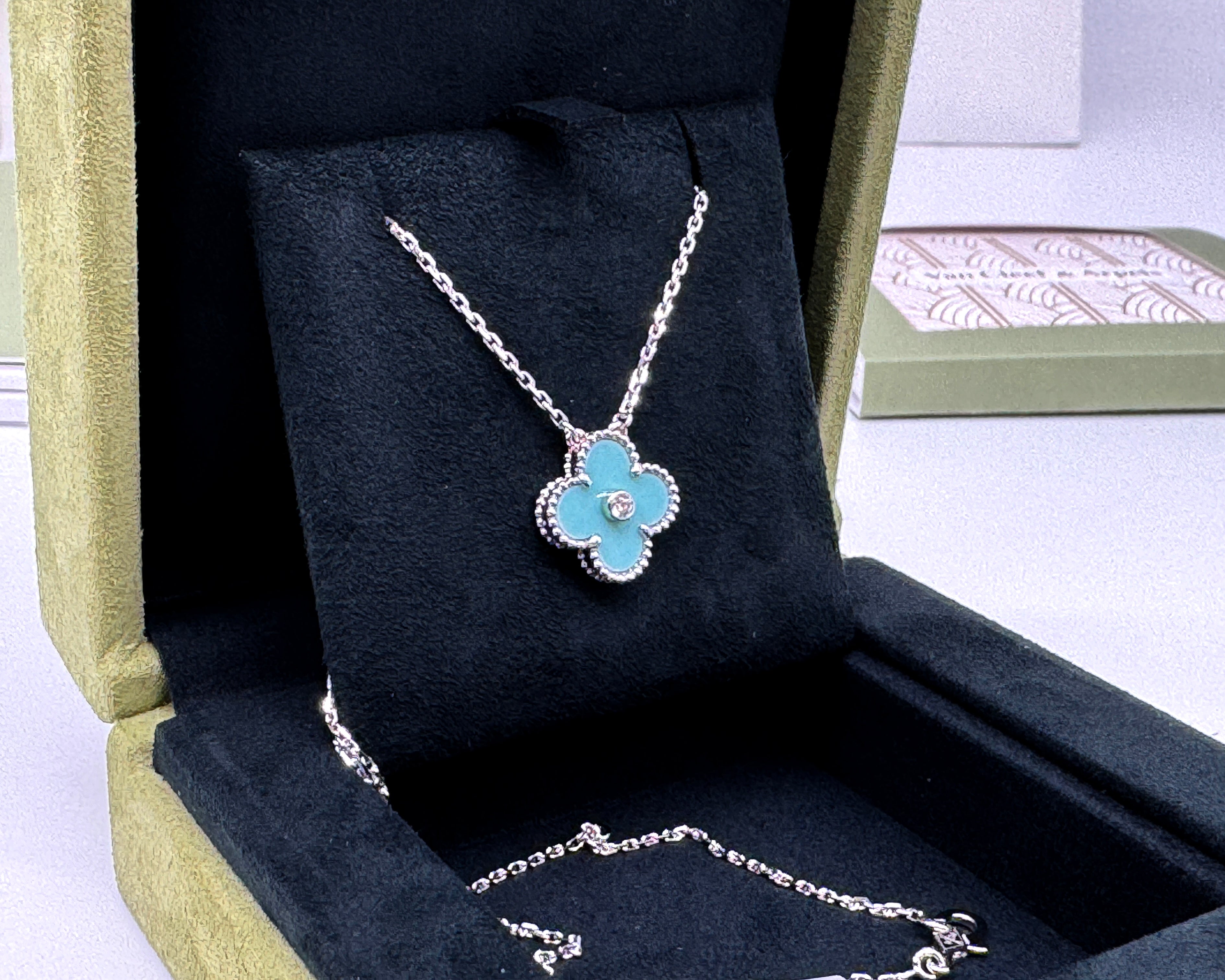 Van Cleef & Arpels Suspension de vacances vintage Alhambra