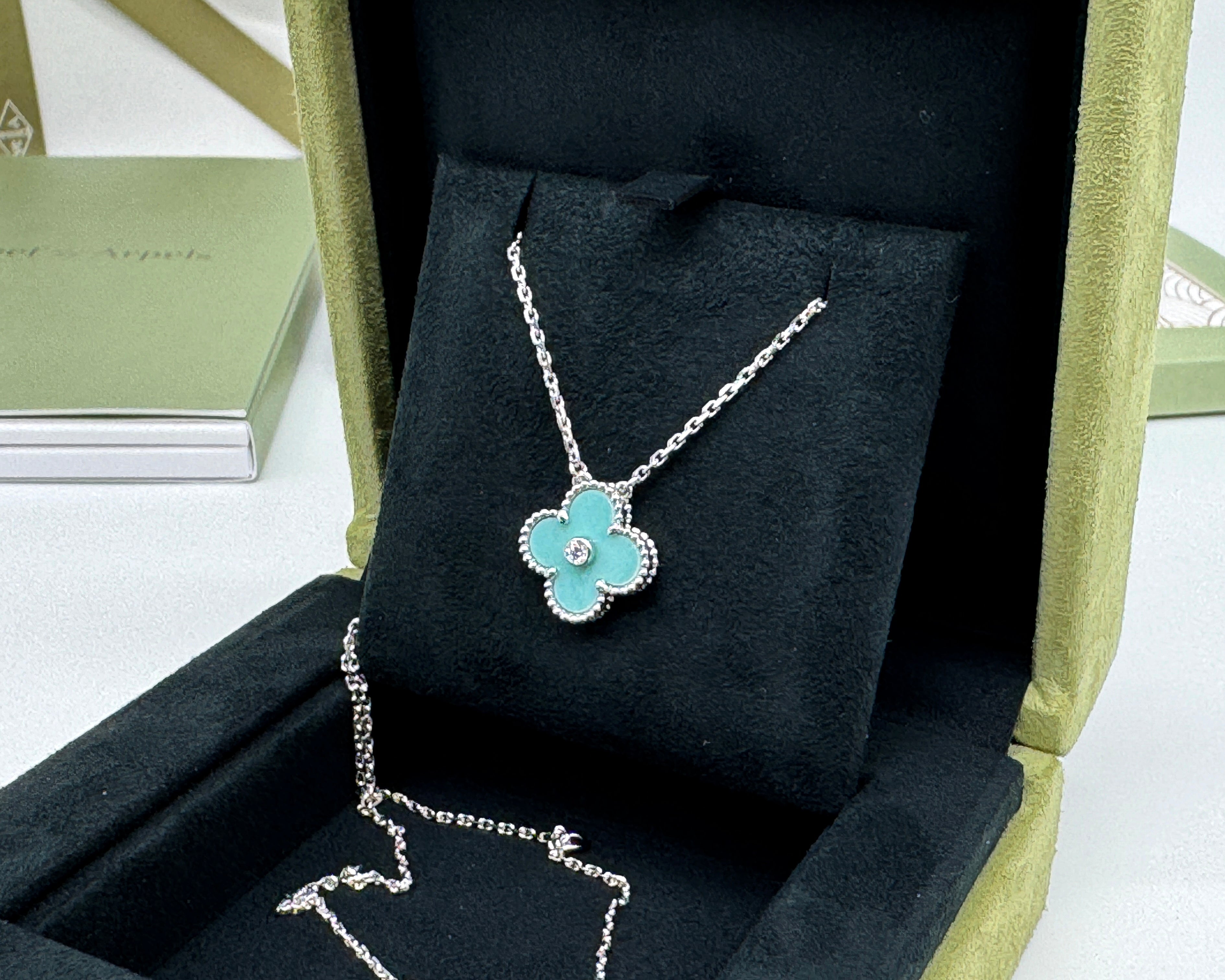 Van Cleef & Arpels Suspension de vacances vintage Alhambra