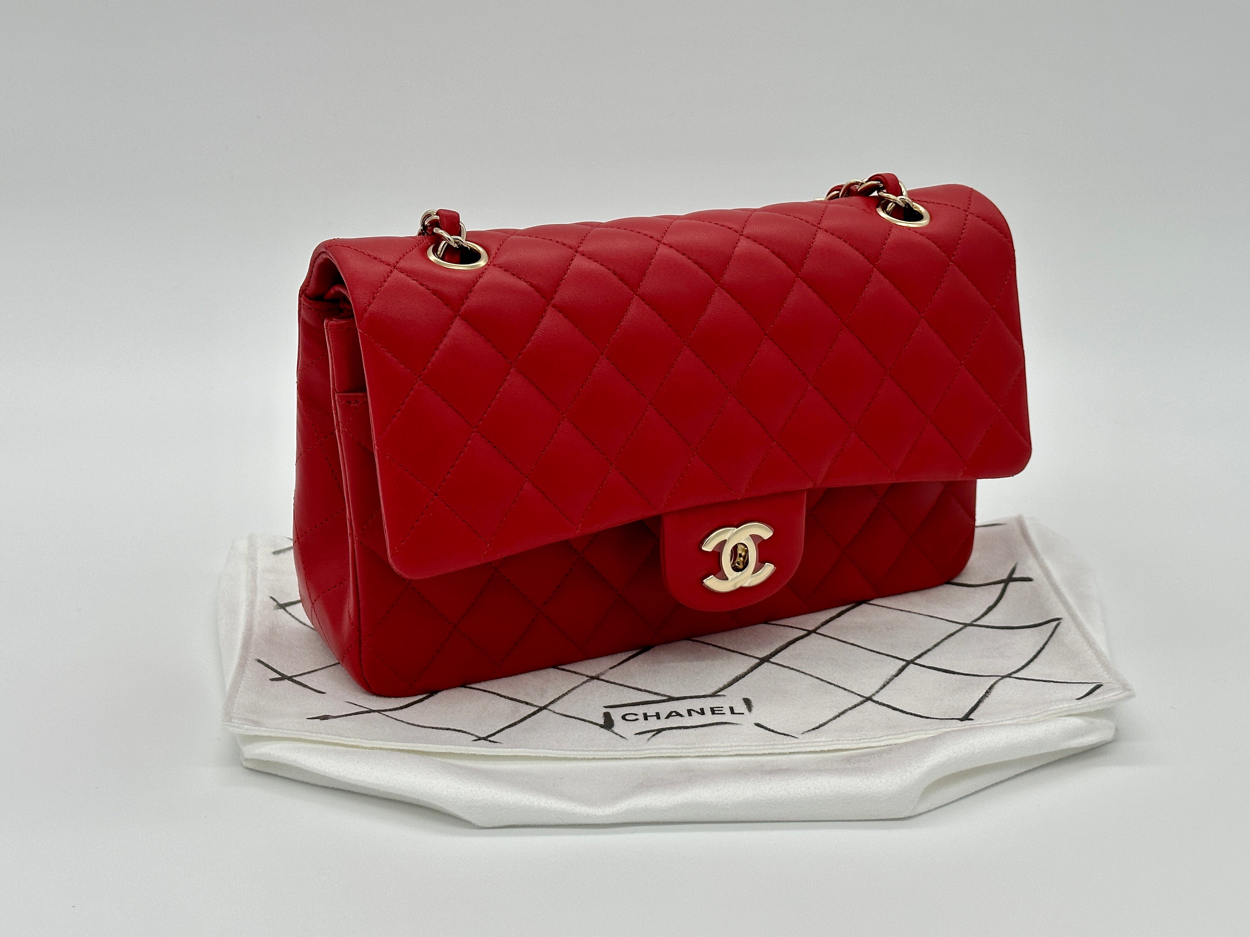 Sac à main à rabat classique moyen Chanel