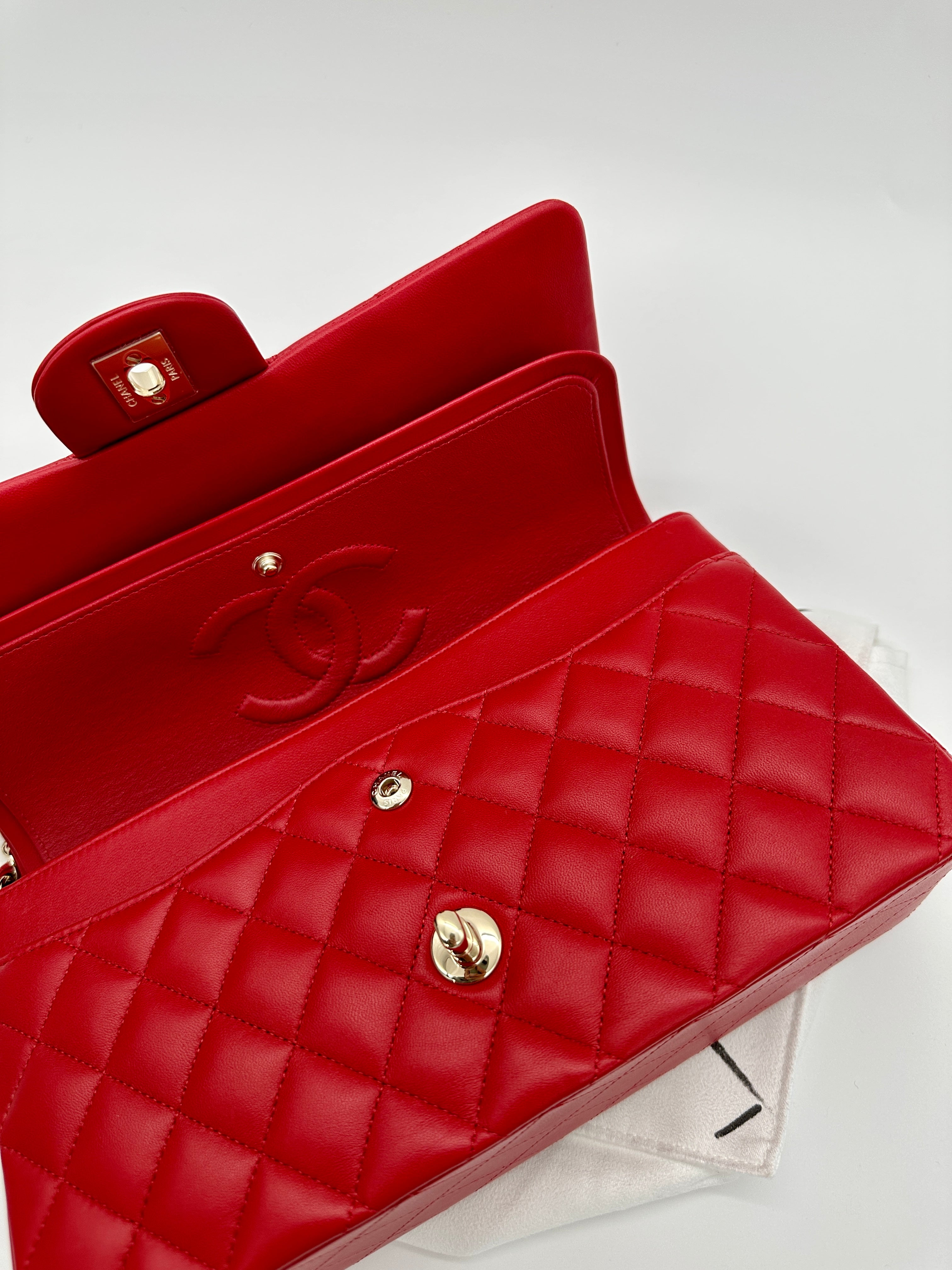Sac à main à rabat classique moyen Chanel