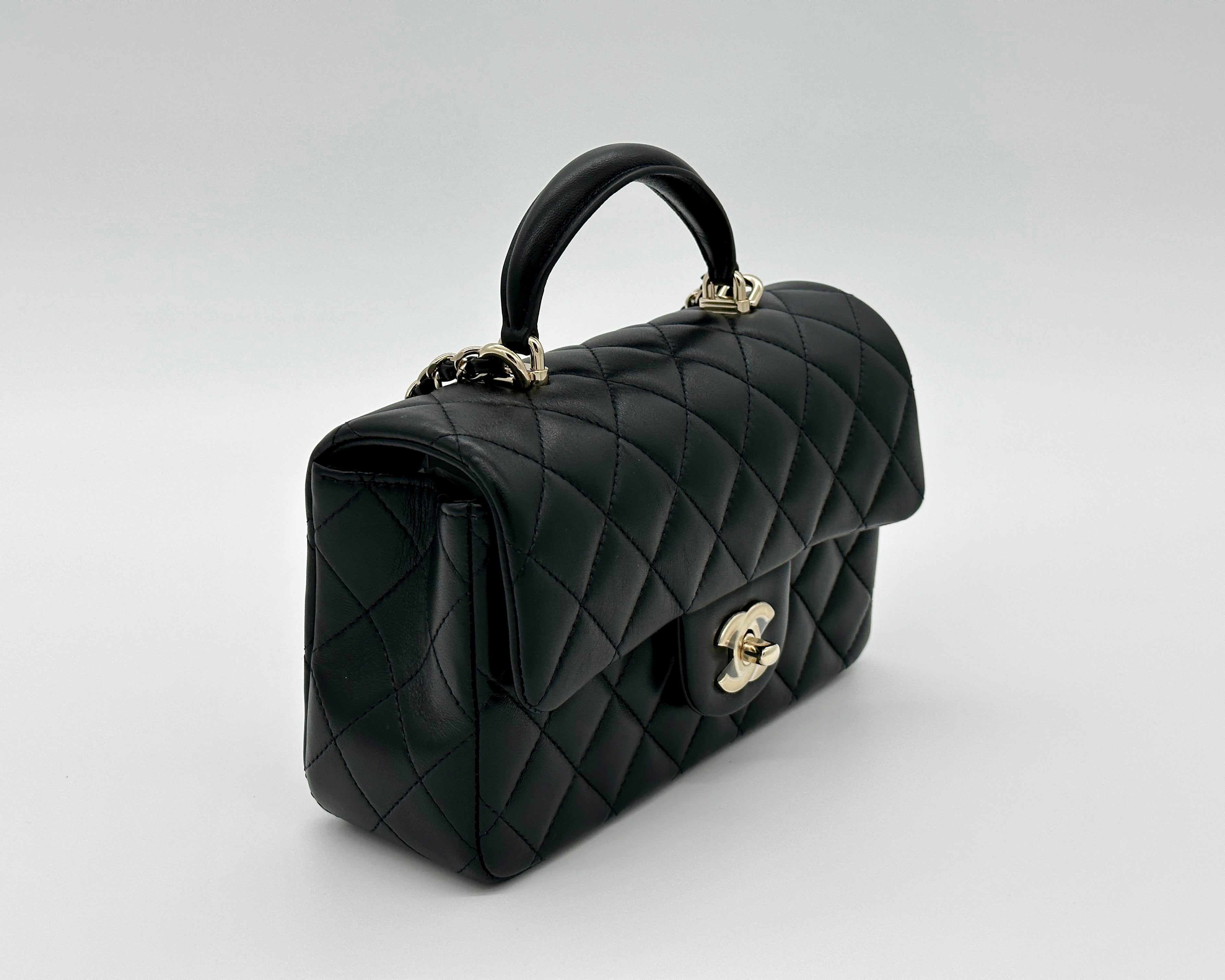 *RARO* Chanel Mini bolso con solapa y asa superior