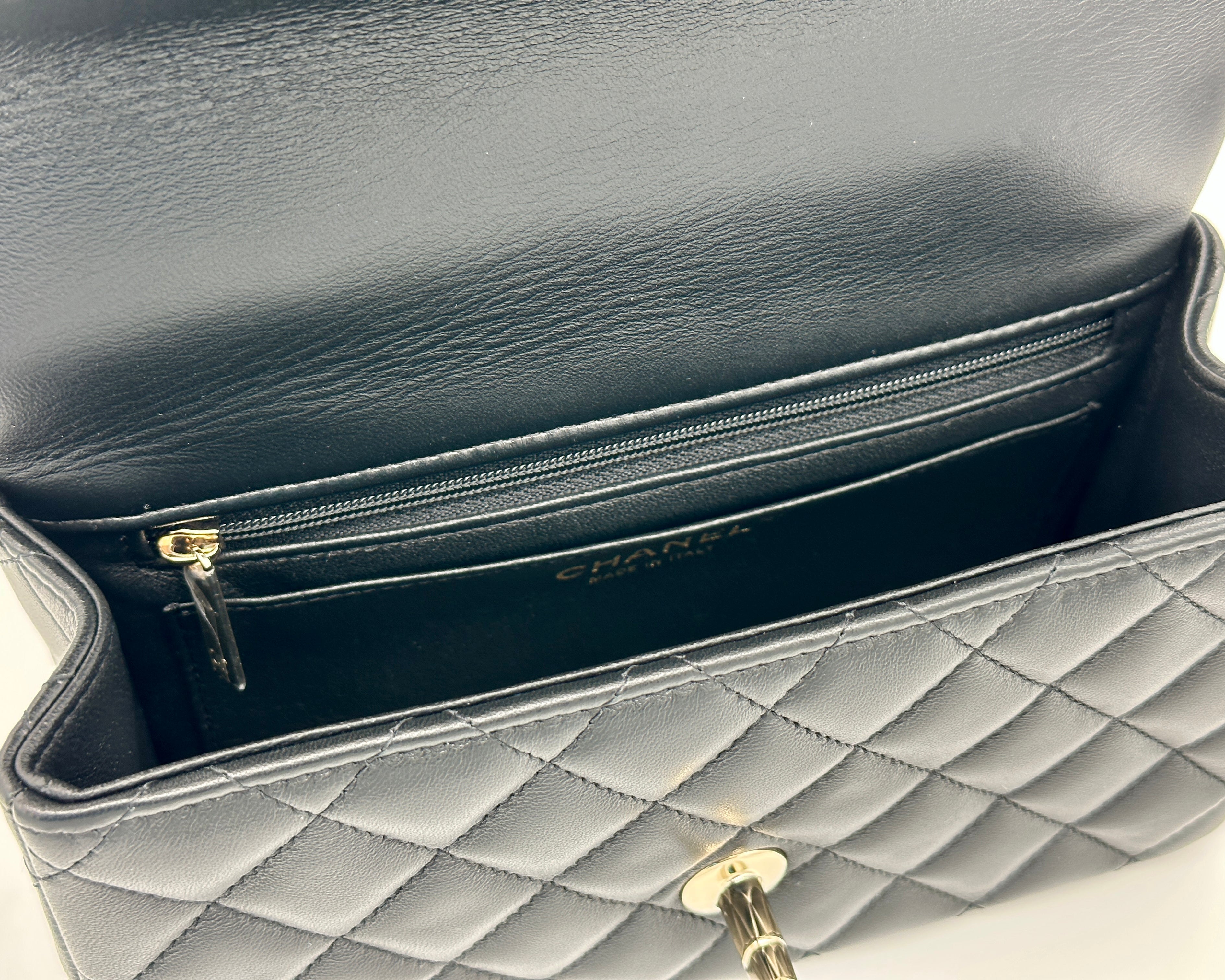 *RARO* Chanel Mini bolso con solapa y asa superior