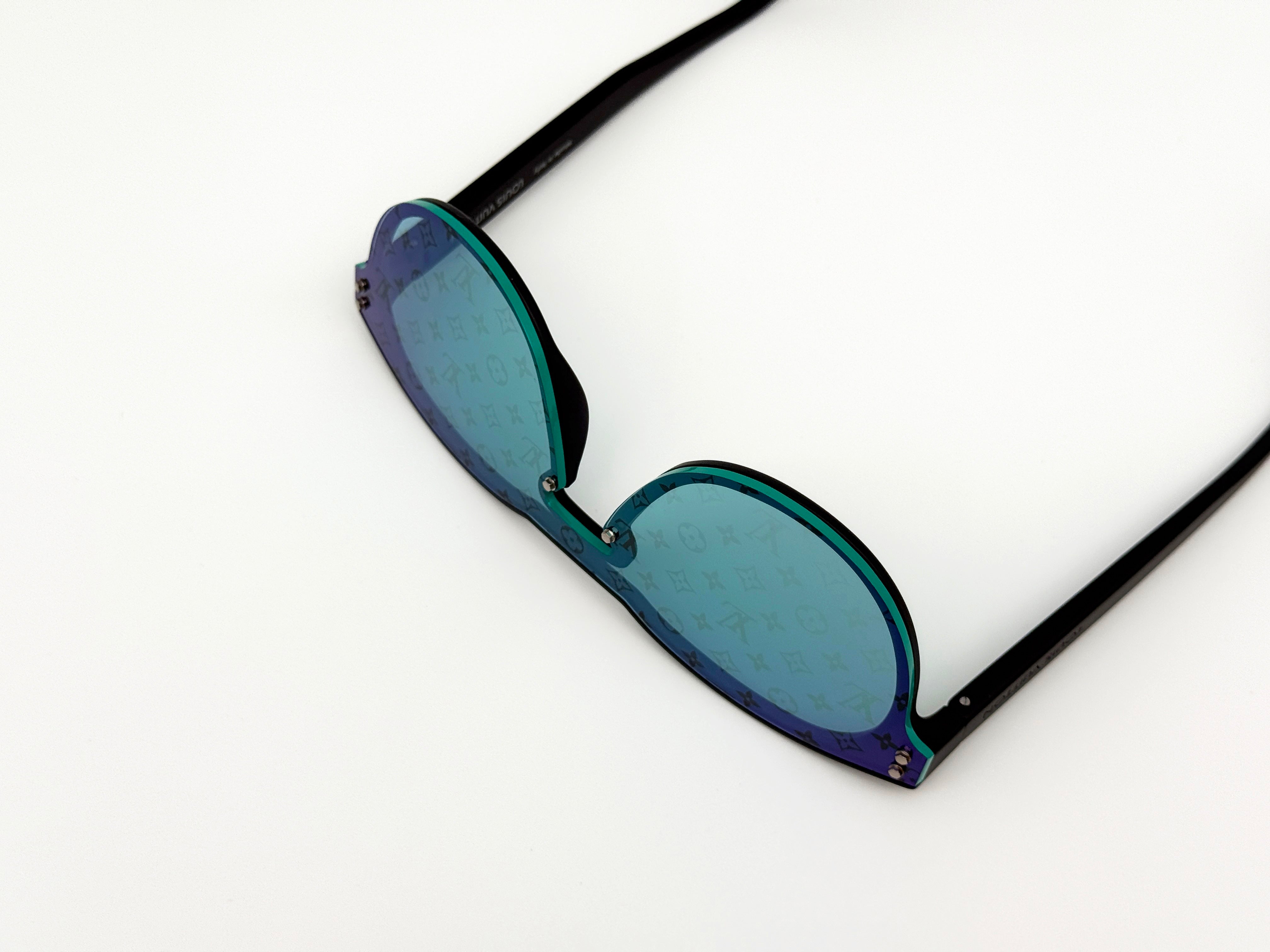 Louis Vuitton Waimea Round Sunglasses