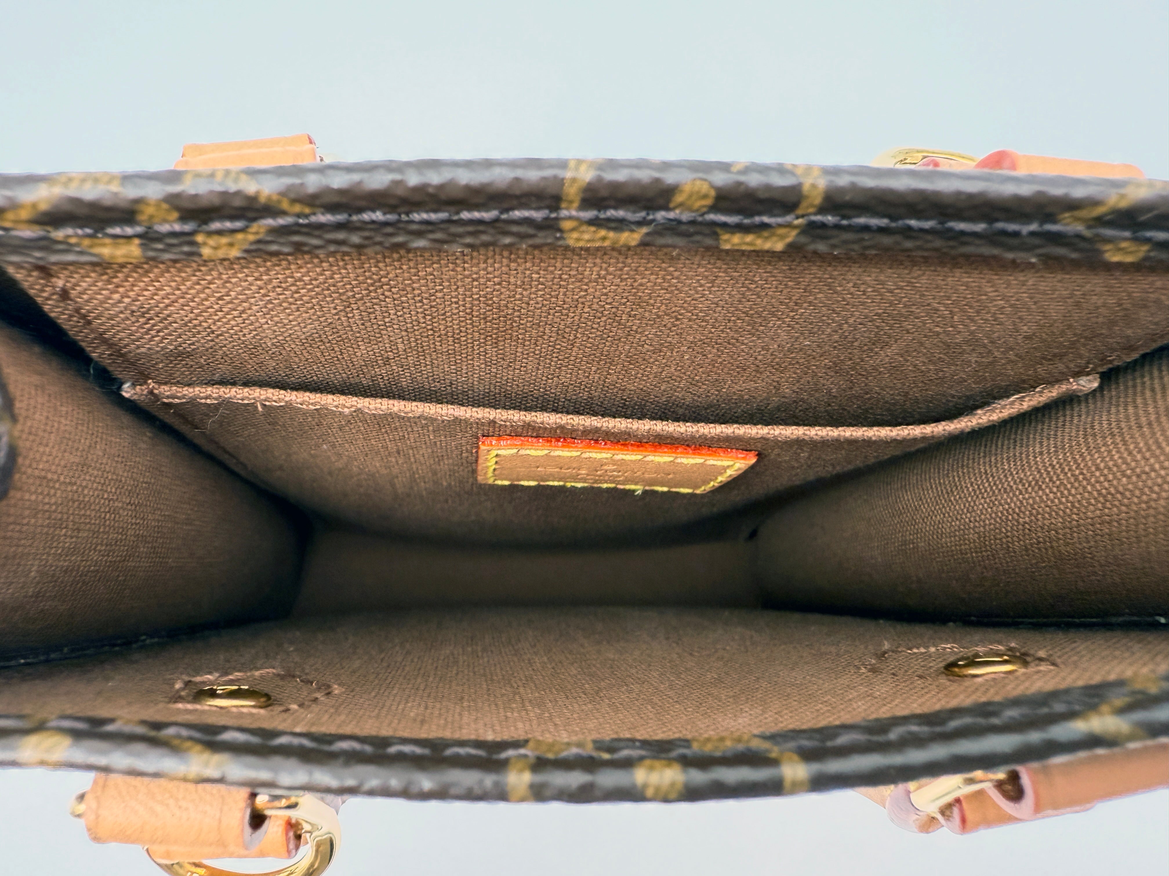 Louis Vuitton Petit Sac Plat