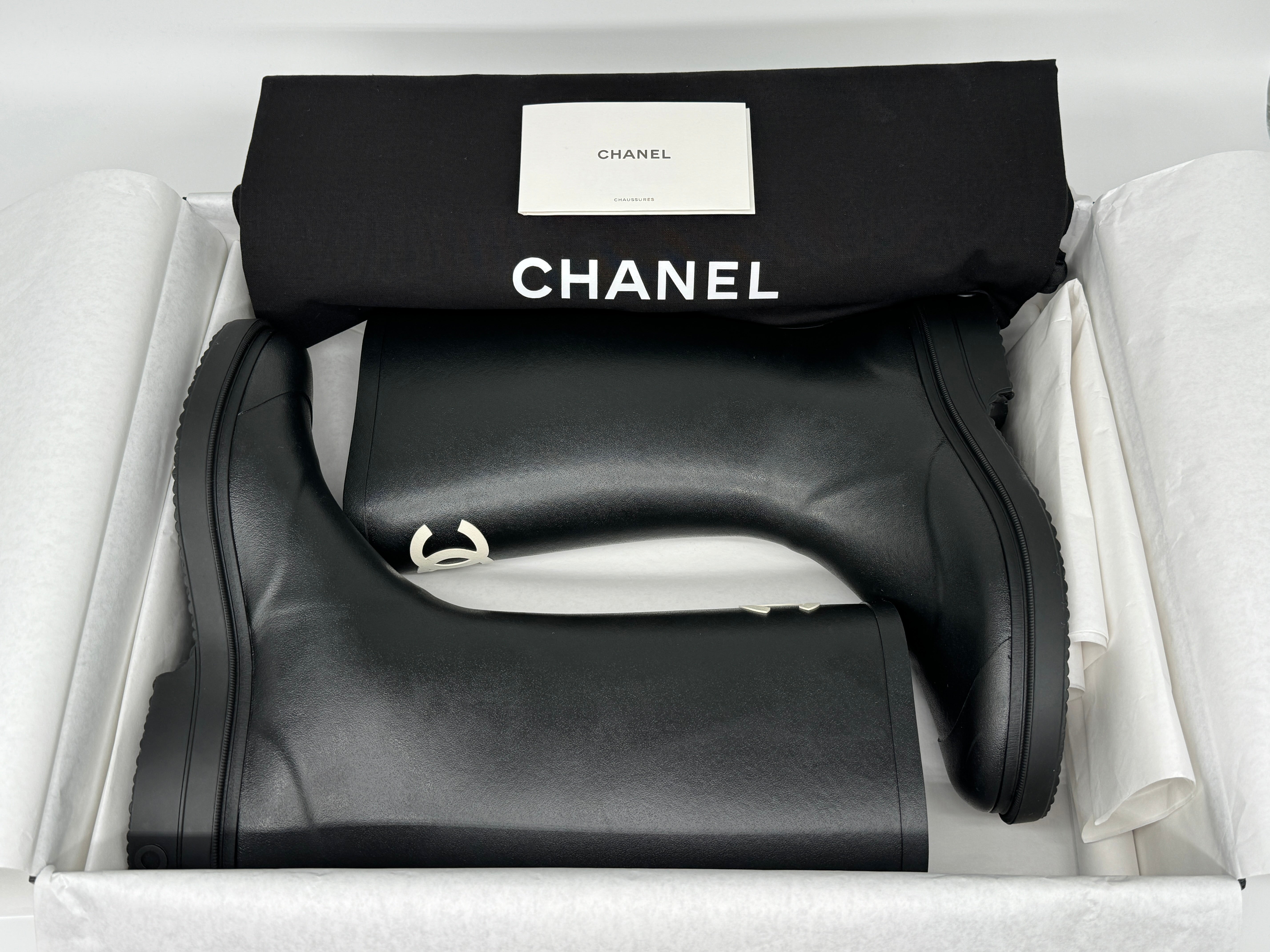 *CALIENTE* Botas de lluvia de goma Chanel