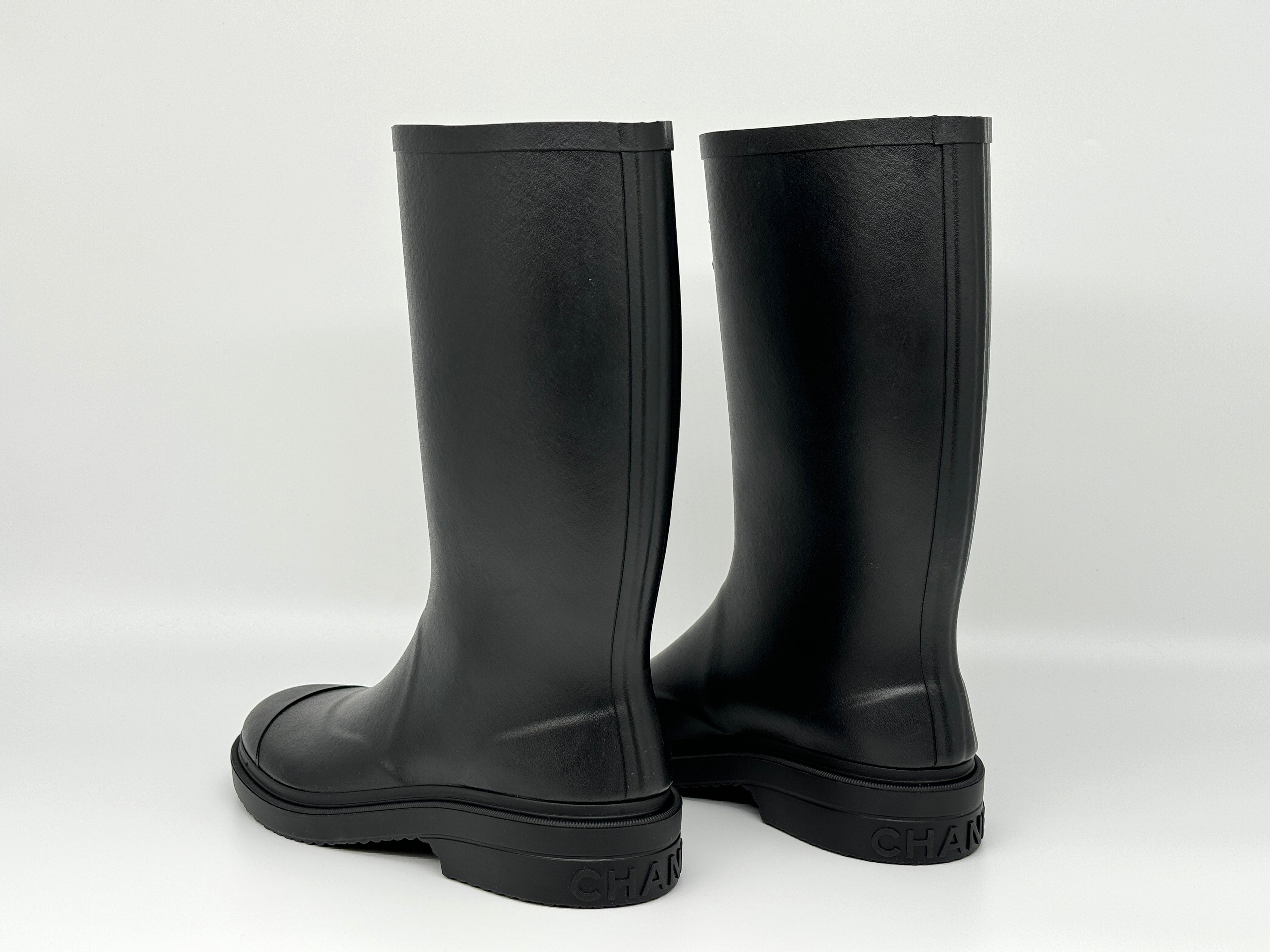 *CALIENTE* Botas de lluvia de goma Chanel