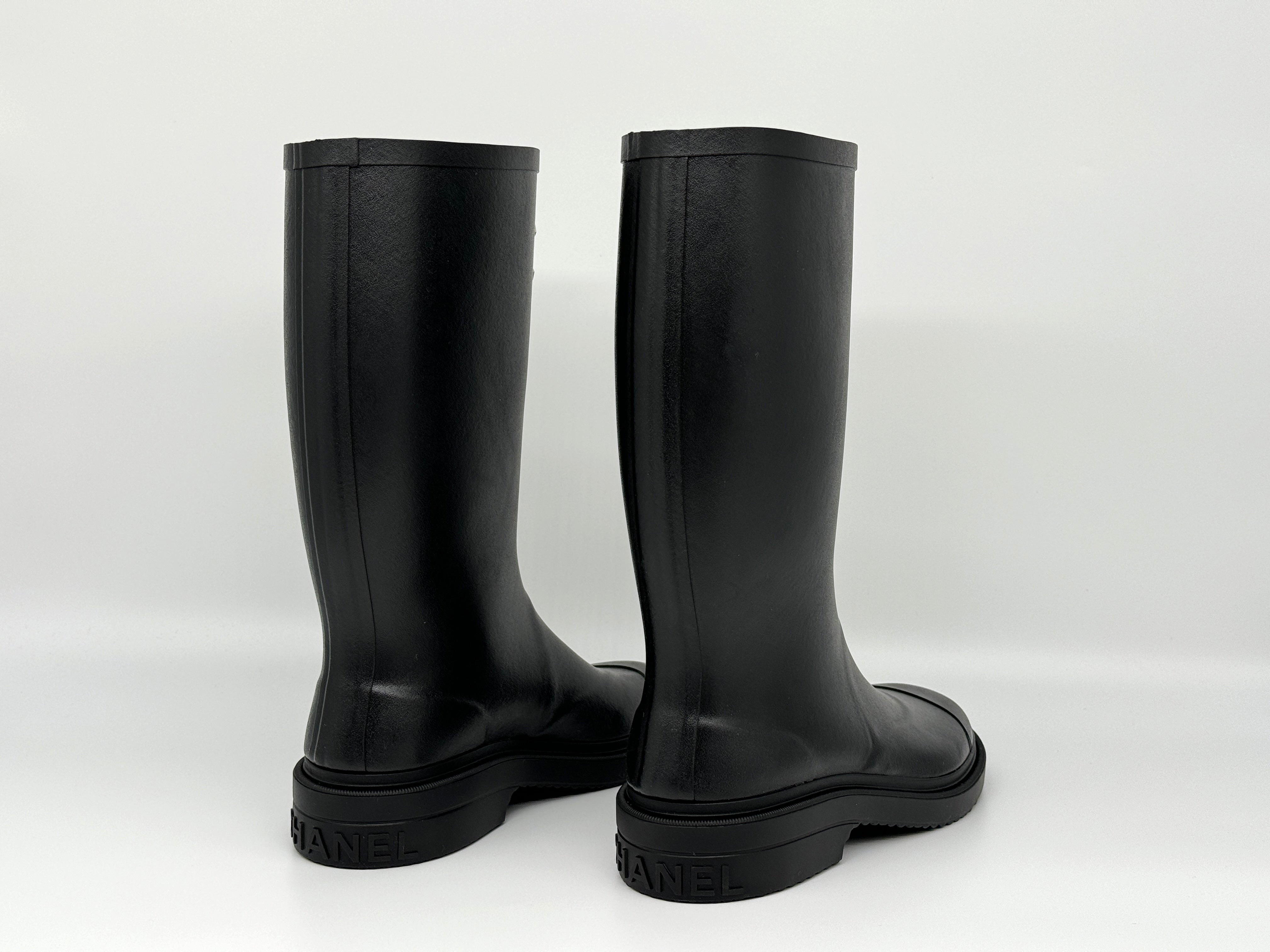 *CALIENTE* Botas de lluvia de goma Chanel