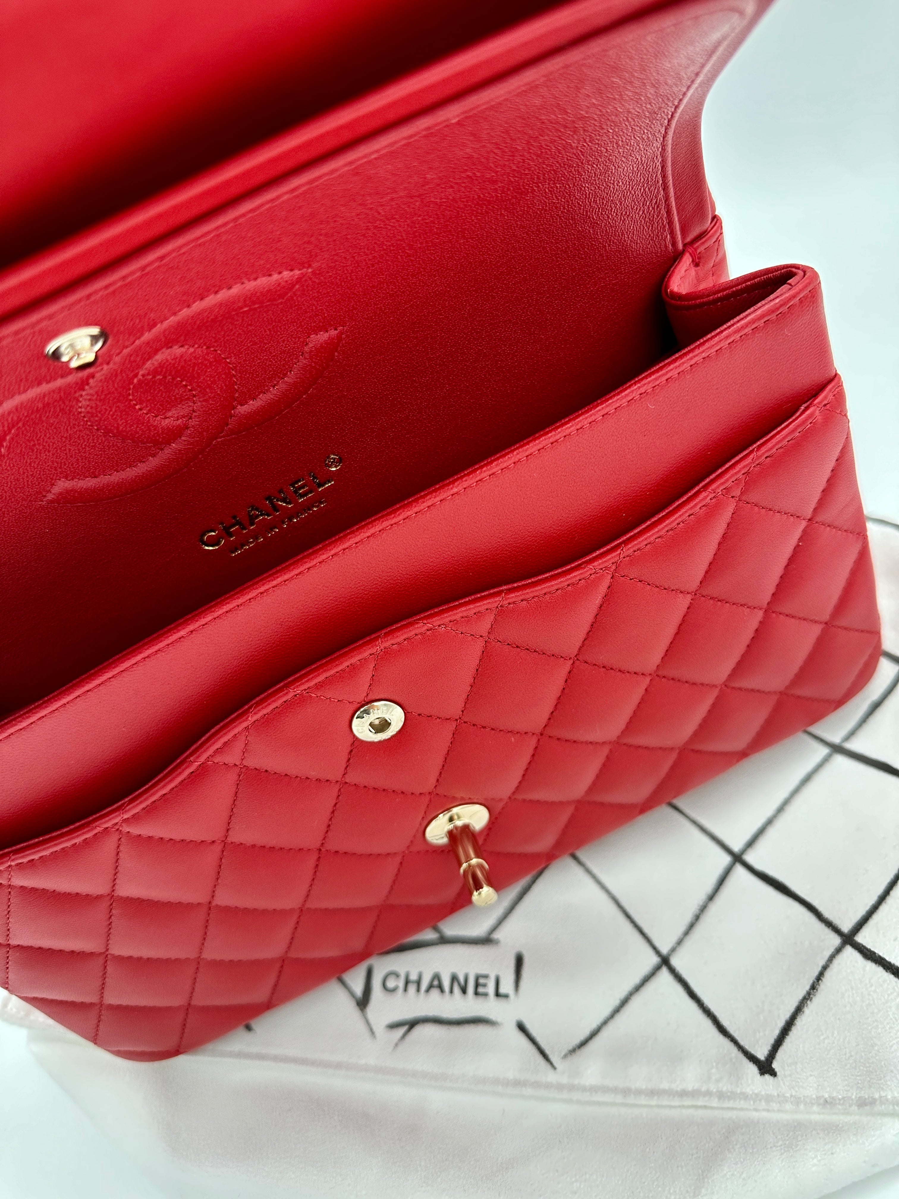 Bolso de mano clásico mediano con solapa Chanel