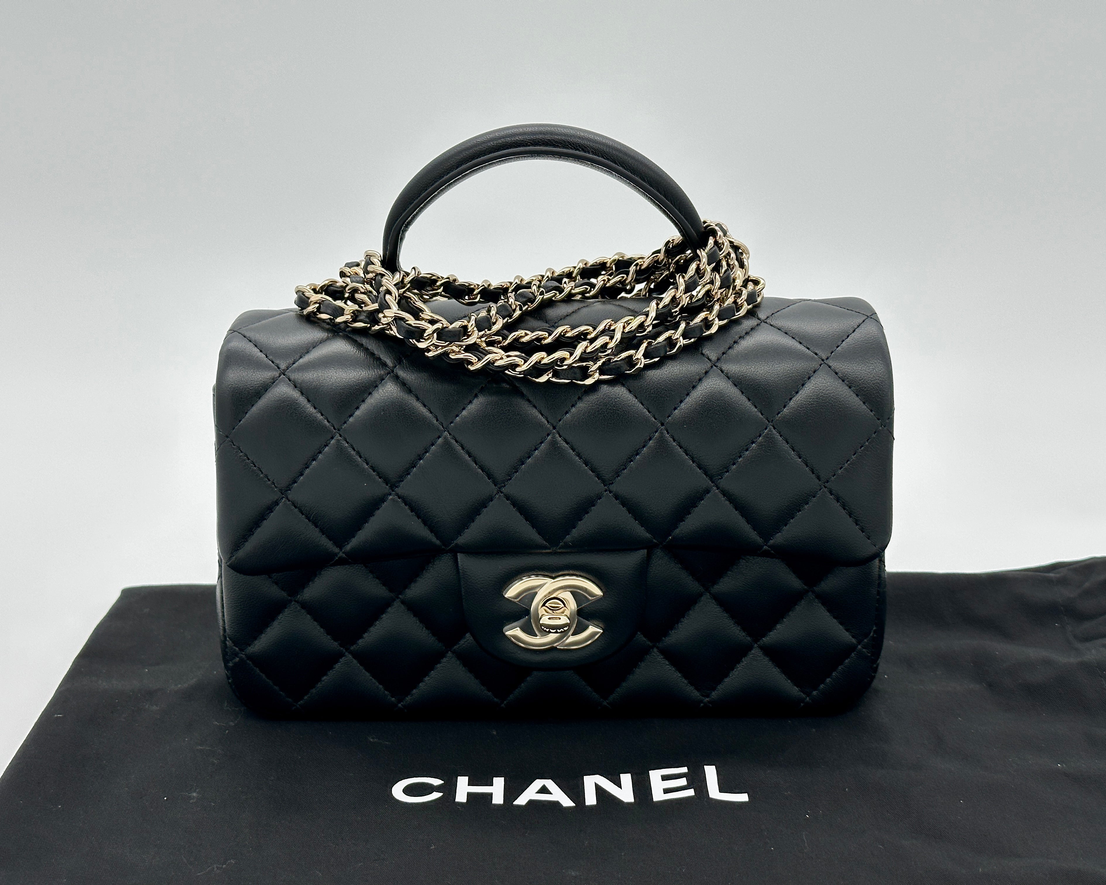 *RARE* Mini sac à rabat Chanel avec poignée supérieure