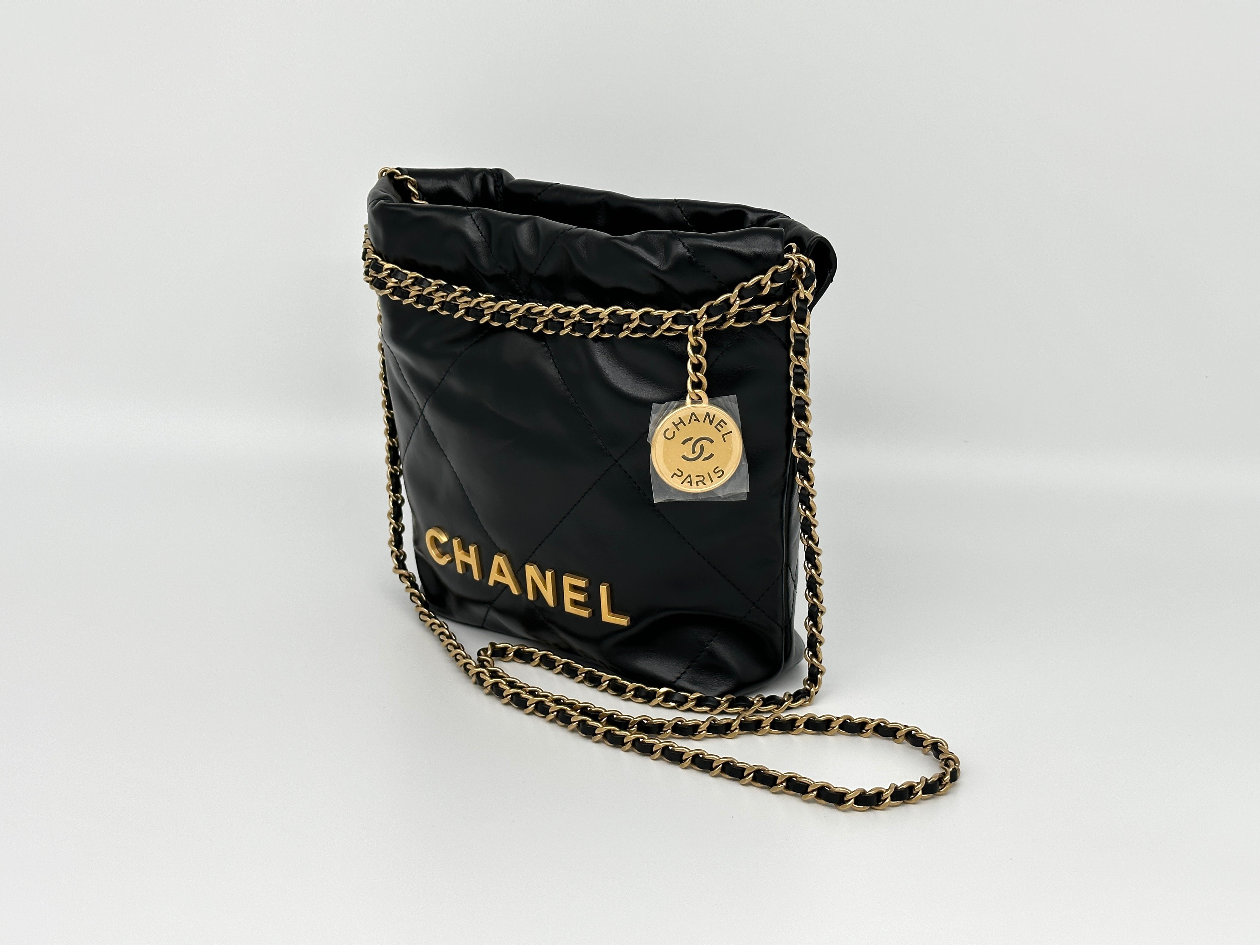 *HOT* Chanel 22 Mini Handbag