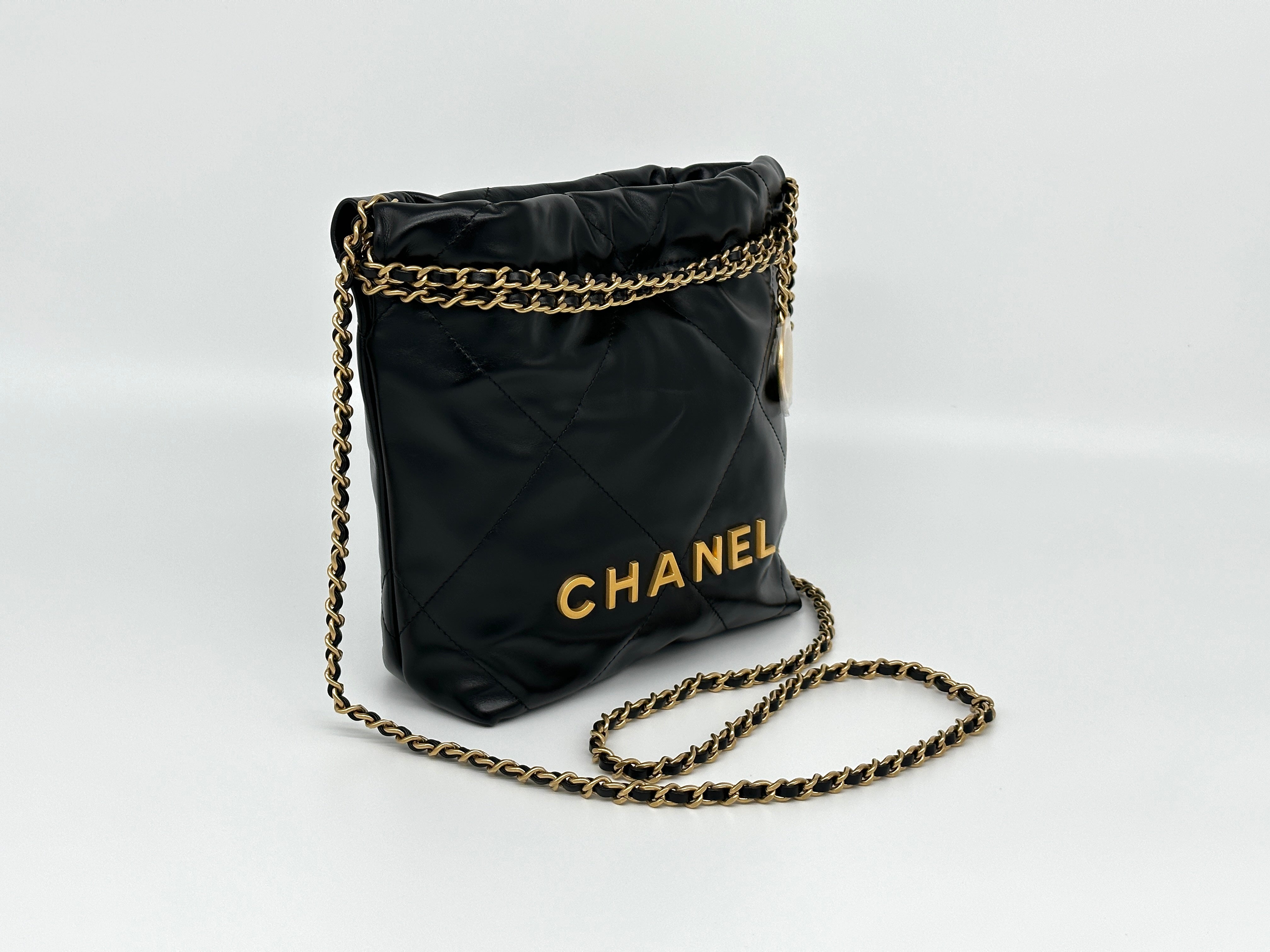 *HOT* Chanel 22 Mini Handbag