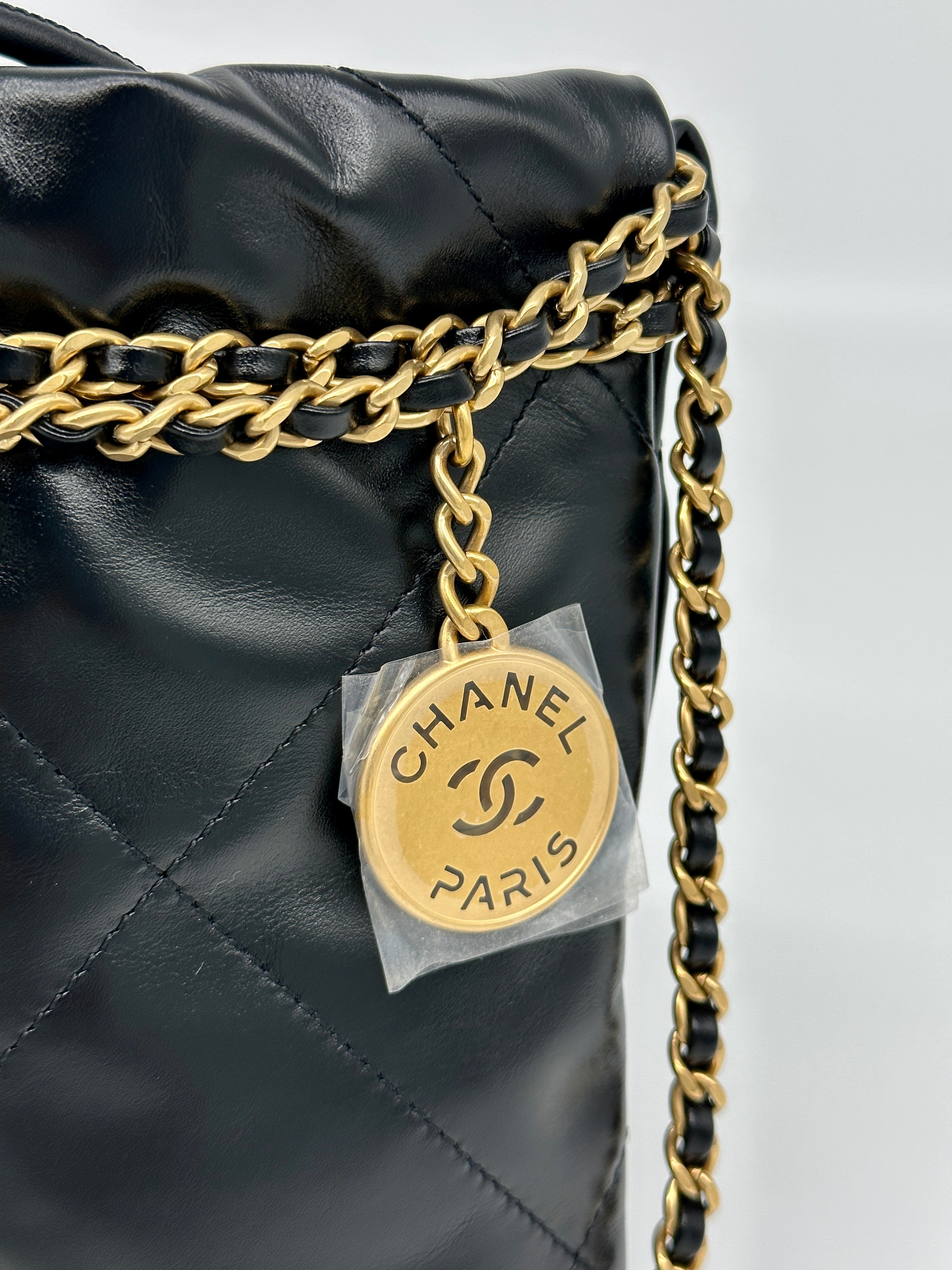 *HOT* Chanel 22 Mini Handbag