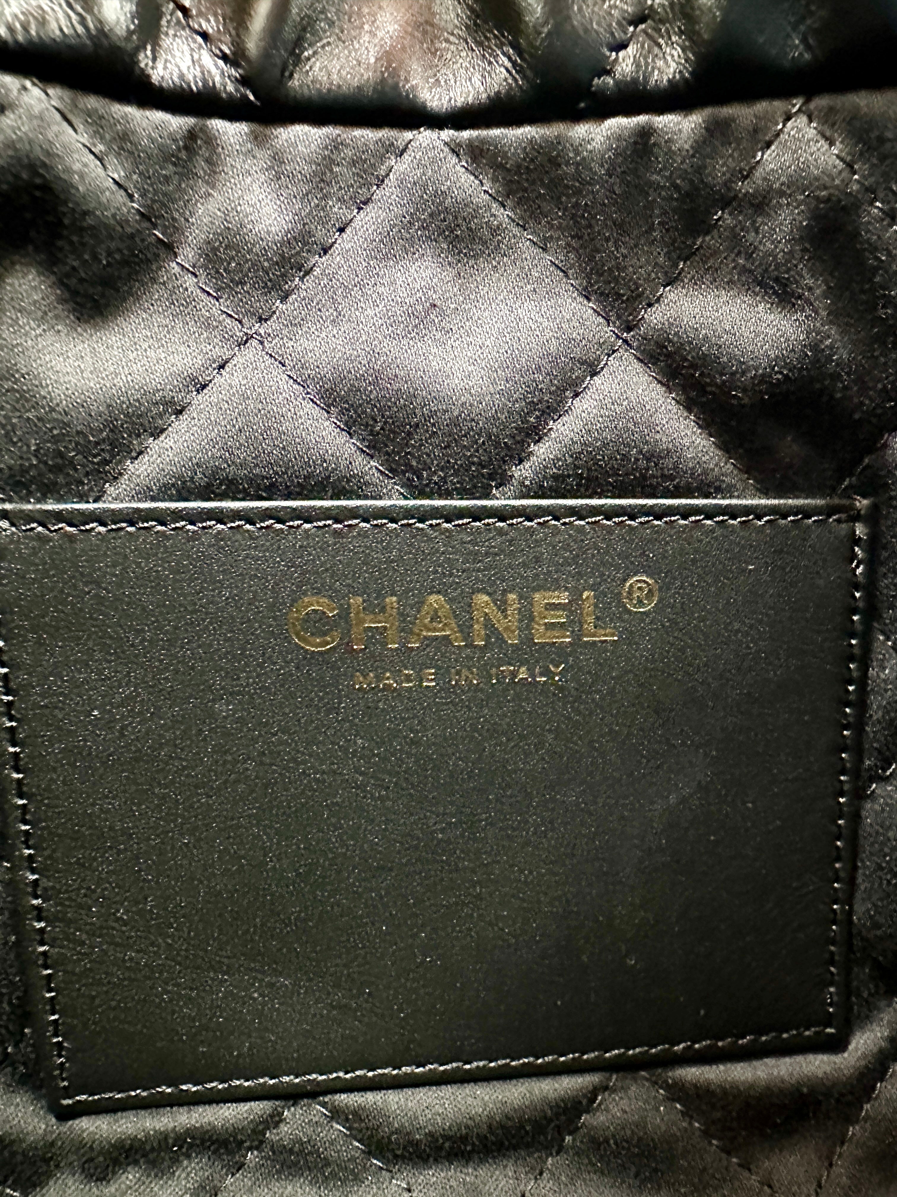 *HOT* Chanel 22 Mini Handbag